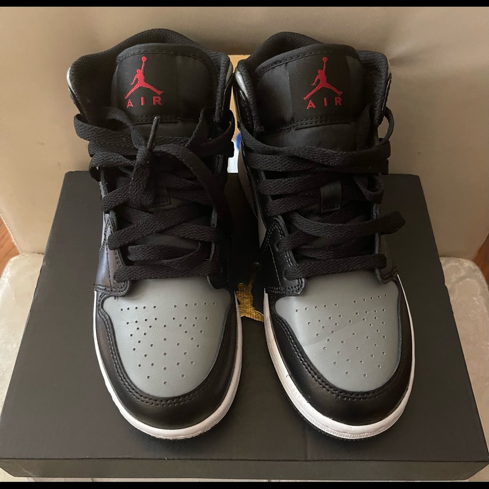 Size 4y big kids Air Jordan Mid!